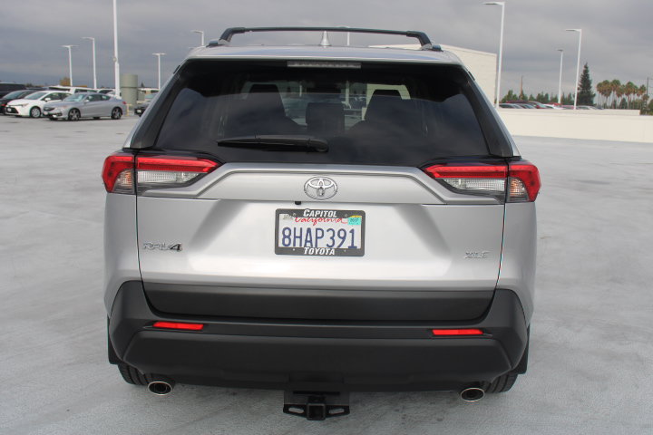 Used 2019 Toyota RAV4 XLE Premium w/ All Weather Liner Package FWD image 4