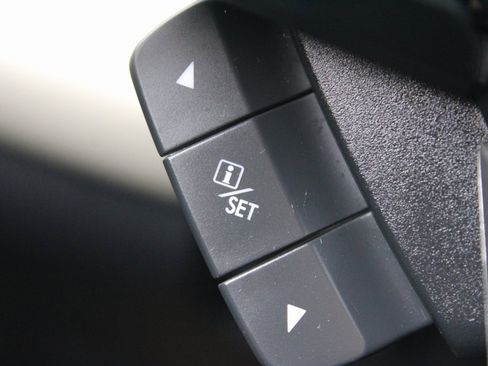 Certified 2022 Subaru Ascent Limited w/ Technology Package image 17