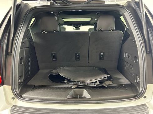 Used 2024 GMC Yukon SLT w/ SLT Premium Package AWD/4WD image 26