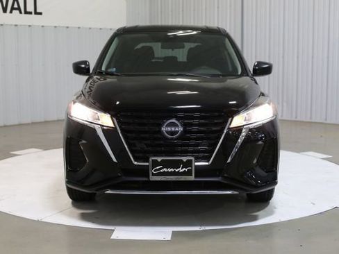 Certified 2025 Nissan Kicks Play S image 2