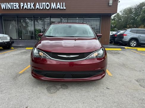 Used 2021 Chrysler Voyager Lxi FWD image 2