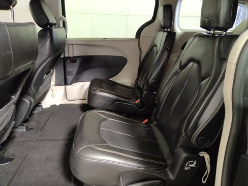 Used 2021 Chrysler Voyager Lxi FWD image 18