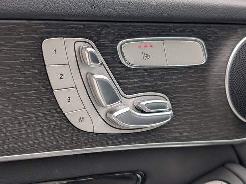 Used 2022 Mercedes-Benz GLC 300 4MATIC image 4