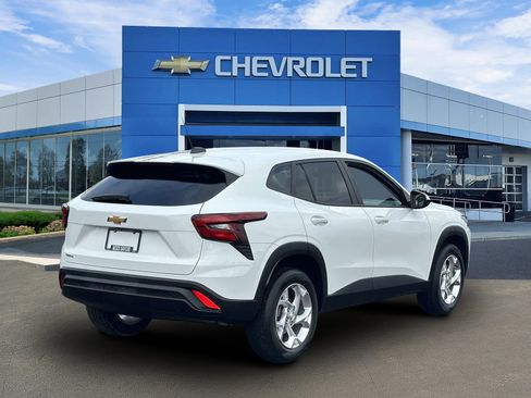 Certified 2024 Chevrolet Trax LS w/ LS Convenience Package FWD image 5