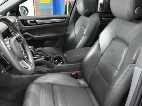 Used 2020 Porsche Cayenne S w/ Premium Package AWD/4WD image 32