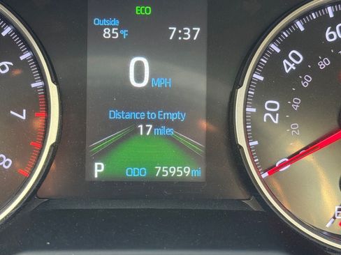 Used 2022 Toyota RAV4 LE FWD image 10