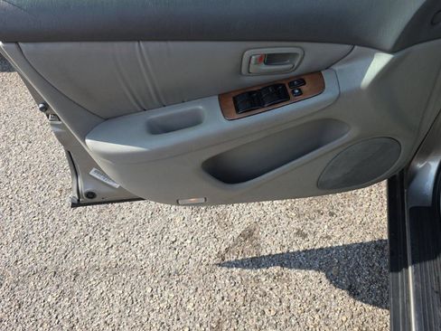 Used 1998 Lexus ES 330 FWD image 9