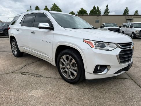Used 2019 Chevrolet Traverse Premier w/ Driver Confidence II Package FWD image 7