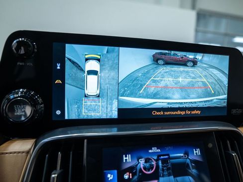 Used 2023 Lexus LX 600 4WD w/ Luxury Package image 36