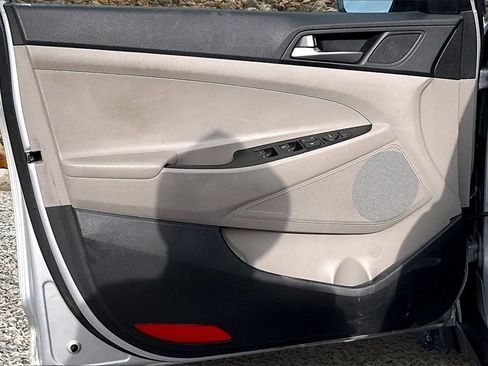 Used 2018 Hyundai Tucson SE w/ Cargo Package image 19