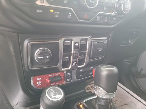 Used 2022 Jeep Wrangler Unlimited Rubicon w/ Xtreme Recon 35" Tire Package image 18