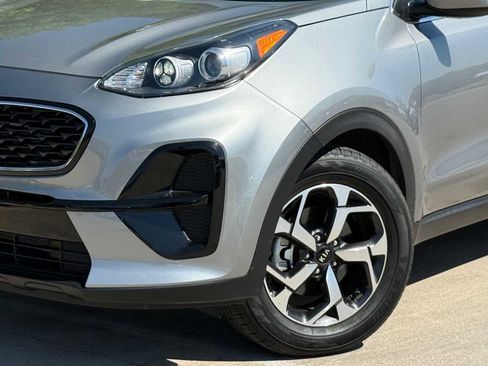 Used 2022 Kia Sportage LX image 2
