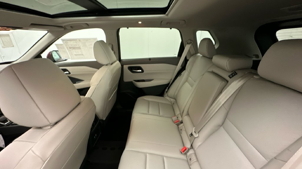 Certified 2024 Nissan Rogue SV w/ SV Premium Package AWD/4WD image 10