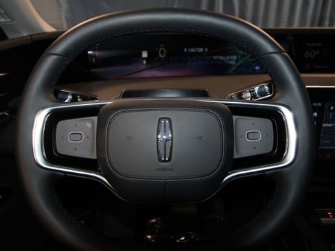 New 2026 Lincoln Nautilus Premier image 11