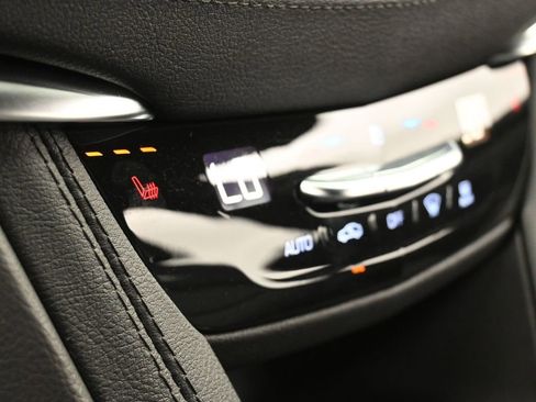 Used 2024 Cadillac XT6 Luxury image 25