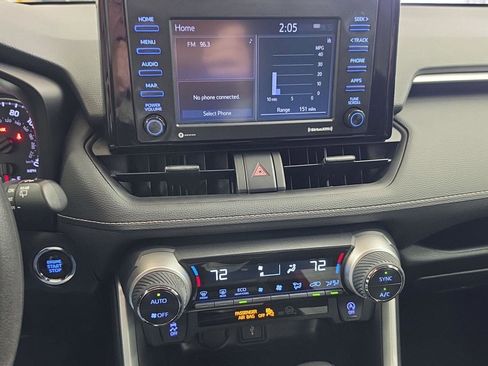Used 2022 Toyota RAV4 XLE image 9