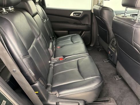 Used 2018 Nissan Pathfinder SL w/ SL Premium Package FWD image 32
