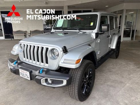 Used 2023 Jeep Wrangler Unlimited Sahara w/ Cold Weather Group AWD/4WD image 8