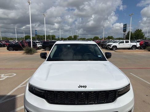 Used 2023 Jeep Grand Cherokee L Limited w/ Luxury Tech Group II image 7