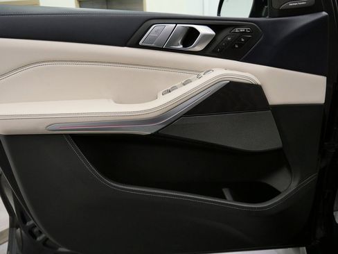 Used 2022 BMW X7 M50i image 14