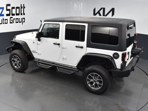 Used 2014 Jeep Wrangler Unlimited Rubicon w/ Connectivity Group AWD/4WD image 11