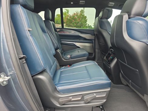 Used 2025 Cadillac Escalade IQ Luxury 2 w/ LPO, Premium Carpet Package AWD/4WD image 17