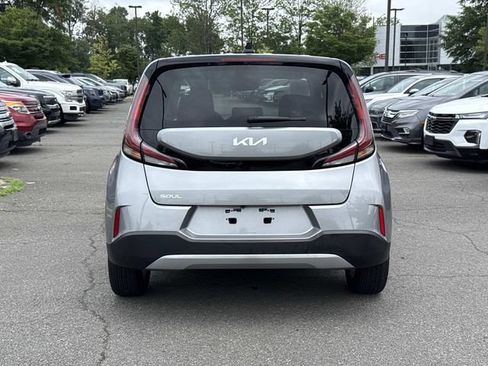 Used 2024 Kia Soul LX w/ Option Group 015 FWD image 3