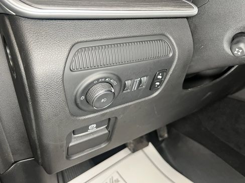 Used 2024 Jeep Wagoneer L Series III w/ Premium Group I image 17