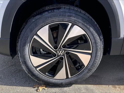 New 2026 Volkswagen Taos SE AWD/4WD image 8