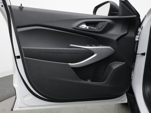Used 2025 Chevrolet Trax LS FWD image 10