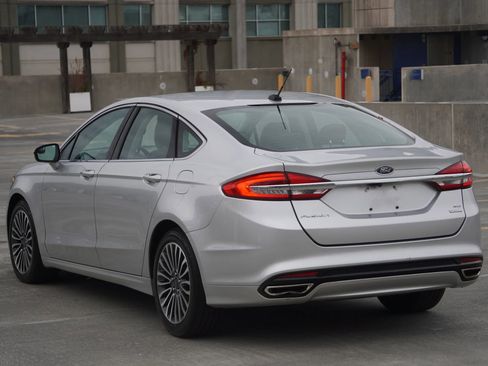 Used 2017 Ford Fusion SE image 14
