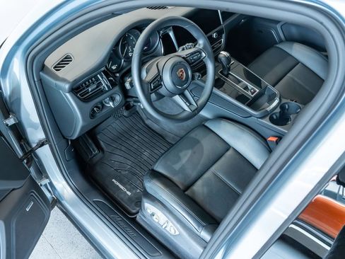 Certified 2026 Porsche Macan AWD/4WD image 4