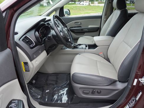 Used 2018 Kia Sedona LX w/ LX Essentials Premium Package FWD image 9