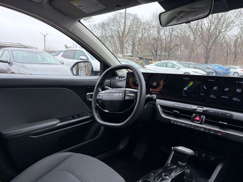Used 2025 Kia K4 LXS image 33