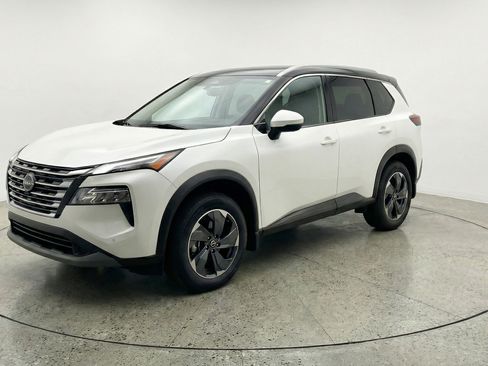 Used 2025 Nissan Rogue SV AWD/4WD image 3