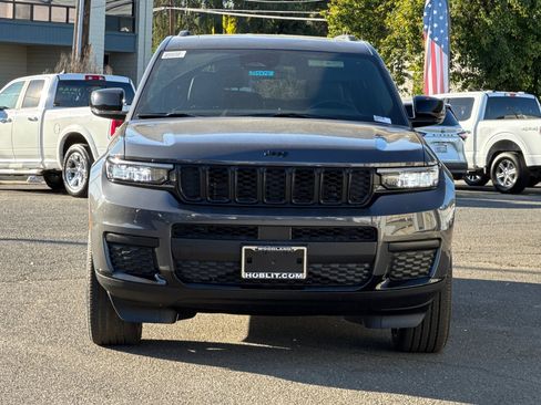 New 2025 Jeep Grand Cherokee L Altitude image 8