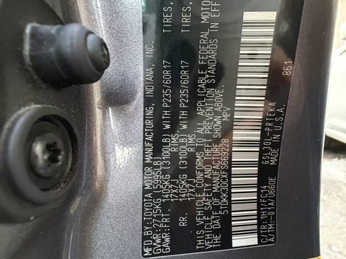 Used 2015 Toyota Sienna LE image 14