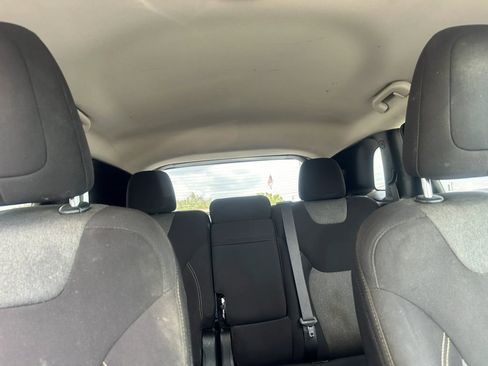 Used 2016 Jeep Cherokee Sport FWD image 19