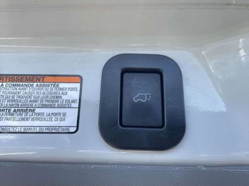 Used 2017 Toyota Sienna XLE w/ XLE Navigation Package FWD image 27