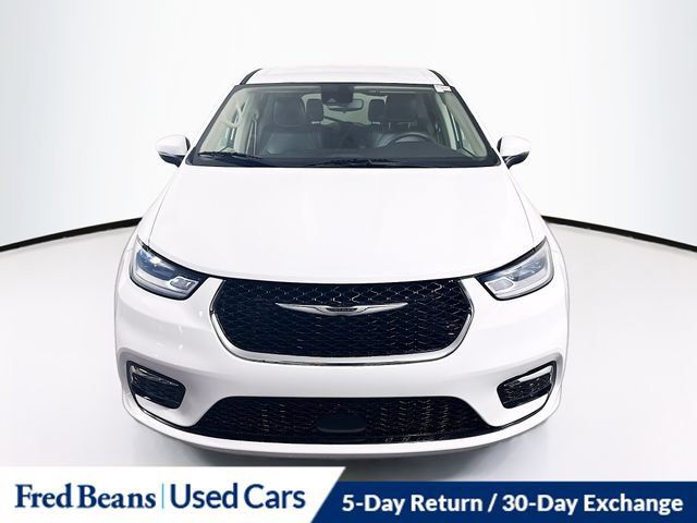 Used 2023 Chrysler Pacifica Touring-L FWD image 2