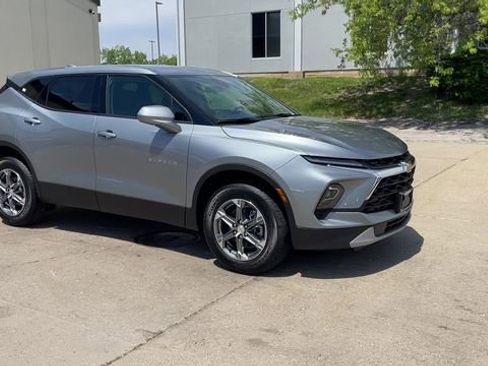 Used 2026 Chevrolet Blazer LT FWD image 2