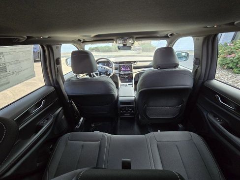 New 2025 Jeep Grand Cherokee Laredo X image 11