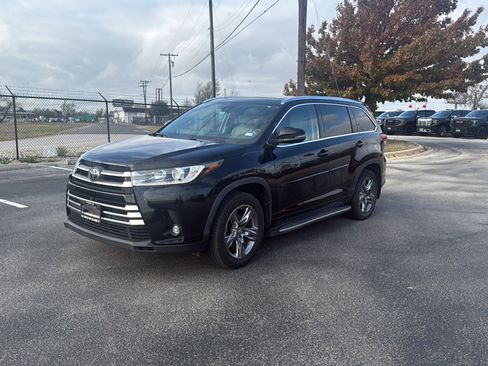 Used 2019 Toyota Highlander Limited Platinum image 2