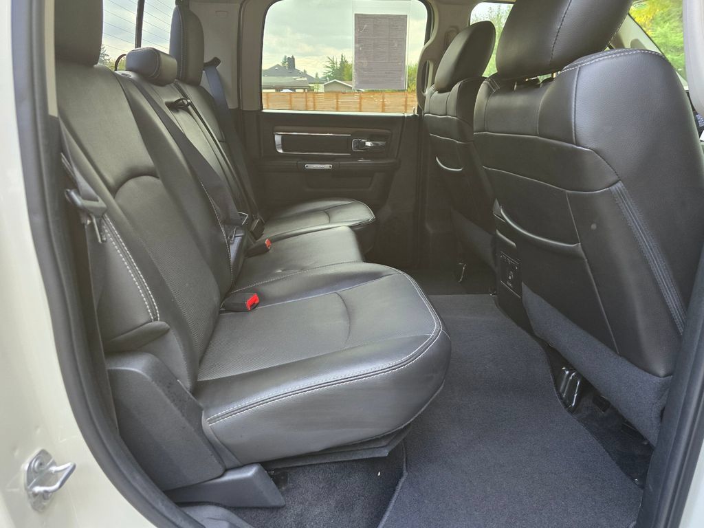 Used 2016 RAM 3500 Laramie w/ Convenience Group AWD/4WD image 17