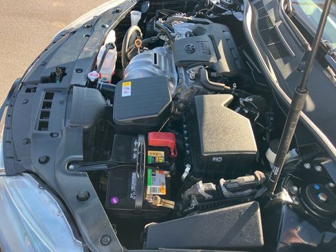 Used 2017 Toyota Camry SE image 36