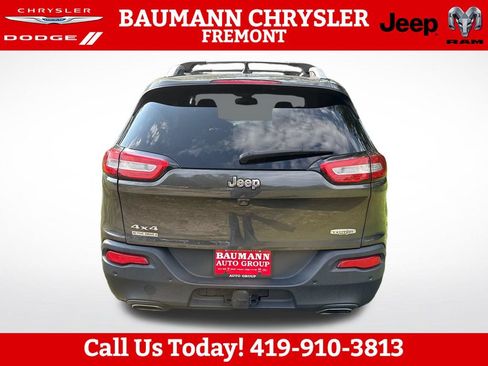 Used 2016 Jeep Cherokee Latitude w/ Safety/Convenience Group AWD/4WD image 5