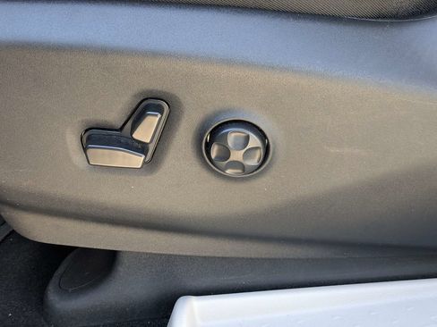 Used 2023 Chrysler Pacifica Limited FWD image 22
