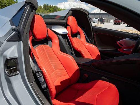 Used 2024 Chevrolet Corvette Stingray Premium Conv w/ Z51 Performance Package RWD image 38