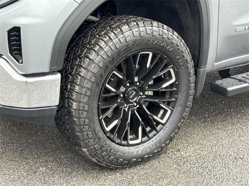 Used 2025 GMC Sierra 1500 SLT image 29