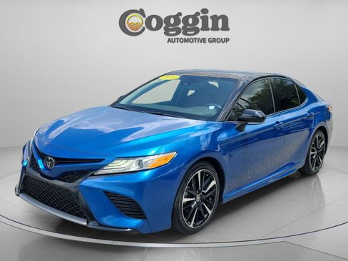 Used 2020 Toyota Camry XSE FWD image 1
